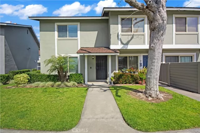 MLS: OC23043058 Condo For Sale