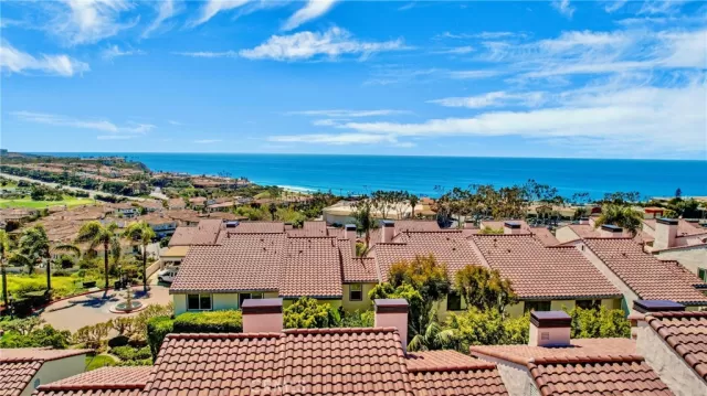 MLS: OC23043127 Condo For Sale