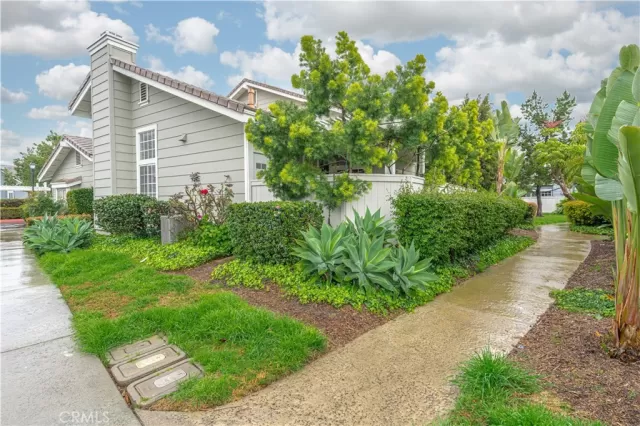 MLS: OC23043152 Condo For Sale