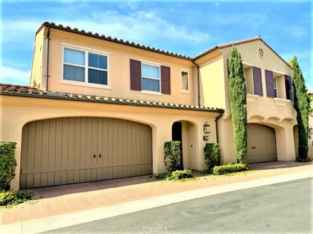 MLS: OC23043226 Condo For Sale