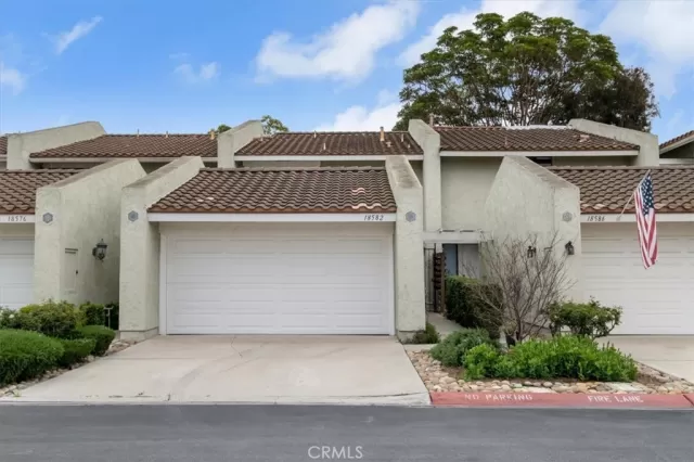 MLS: OC23043254 Condo For Sale