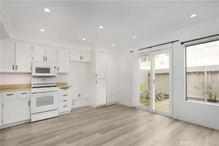 Photo #4: OC23043528 Listing