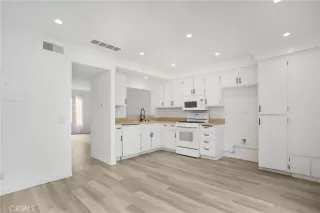 Photo #5: OC23043528 Listing