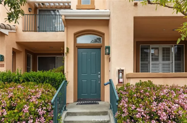 MLS: OC23043897 Condo For Sale