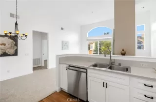 Photo #4: OC23043897 Listing 