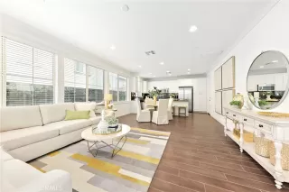 Photo #2: OC23044340 Listing