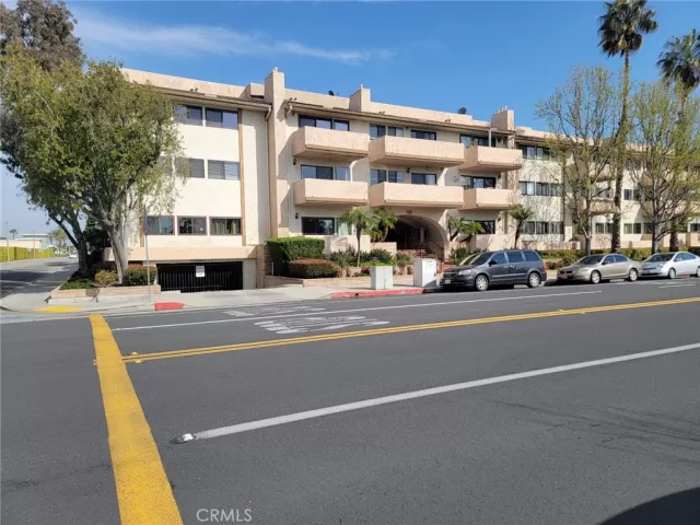 MLS: OC23044999 Condo For Sale
