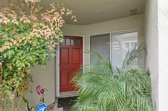 MLS: OC23045039 Condo For Sale