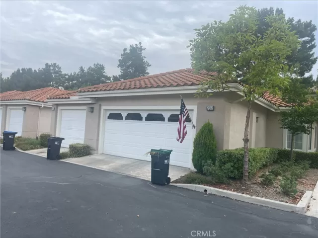 MLS: OC23045164 Condo For Sale