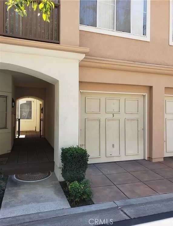 MLS: OC23045305 Condo For Sale