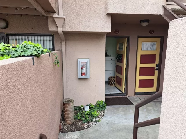 MLS: OC23045351 Condo For Sale