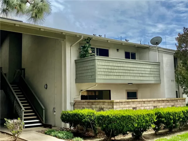 MLS: OC23045976 Condo For Sale