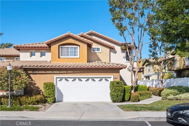 MLS: OC23046275 Condo For Sale