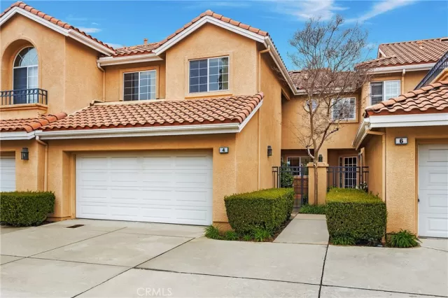 MLS: OC23046370 Condo For Sale