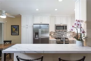 Photo #4: OC23046410 Listing