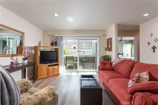 Photo #5: OC23046410 Listing