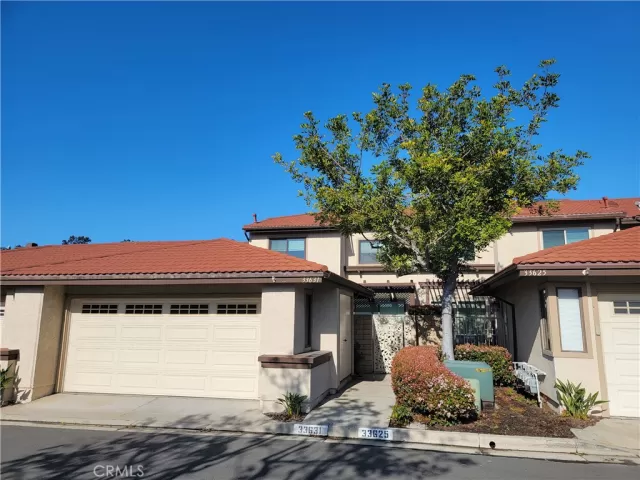 MLS: OC23046417 Condo For Sale