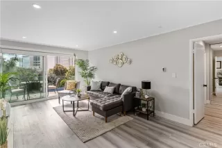 Photo #3: OC23046531 Listing 