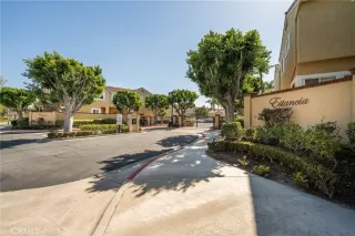 Photo #2: OC23046590 Listing 