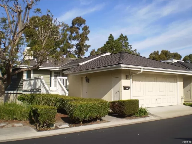 MLS: OC23047106 Condo For Sale