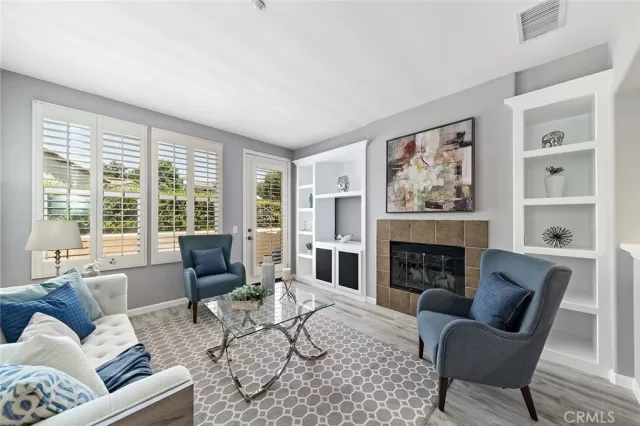 MLS: OC23047114 Condo For Sale