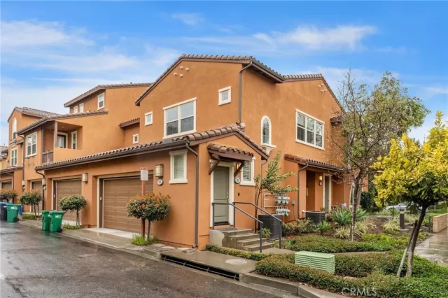 MLS: OC23047222 Condo For Sale