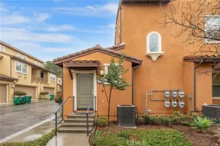 Photo #2: OC23047222 Listing