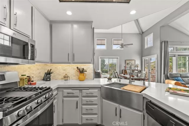 MLS: OC23047266 Condo For Sale