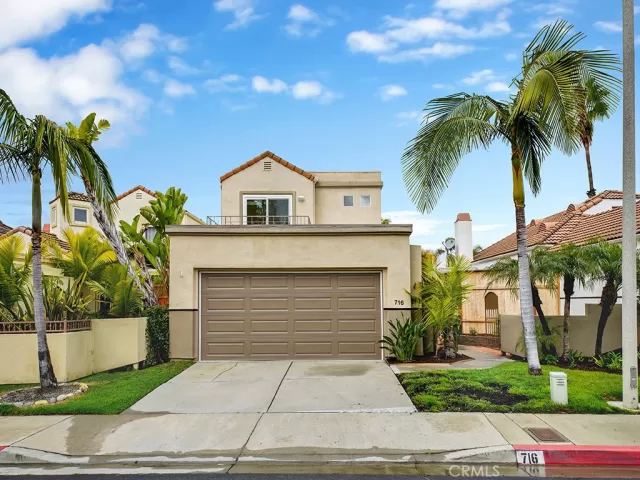 MLS: OC23047318 Condo For Sale