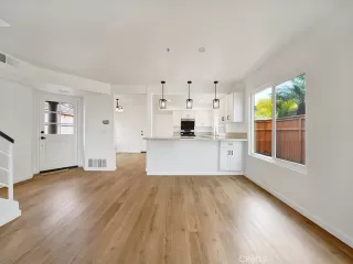 Photo #4: OC23047318 Listing 