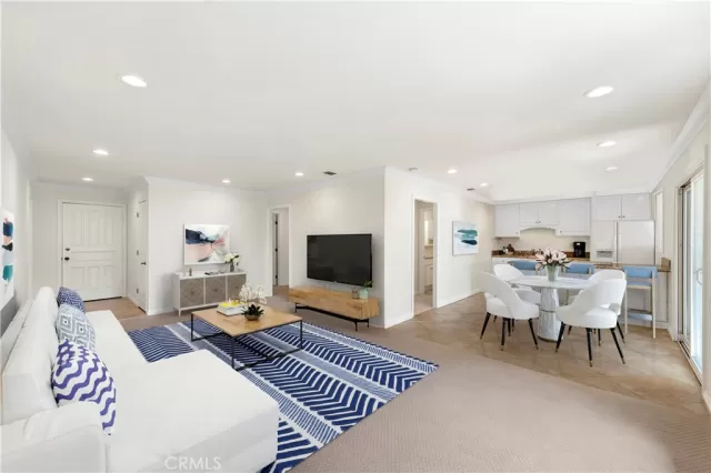 MLS: OC23047399 Condo For Sale