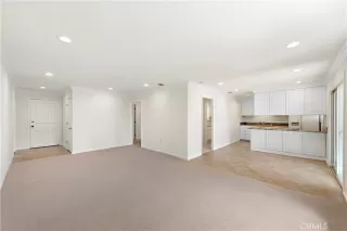 Photo #1: OC23047399 Listing