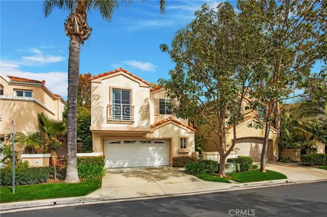 MLS: OC23047439 Condo For Sale