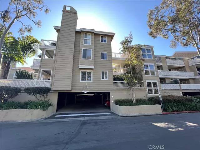 MLS: OC23047483 Condo For Sale