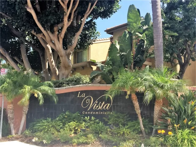 MLS: OC23047486 Condo For Sale