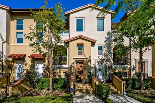 MLS: OC23047533 Condo For Sale