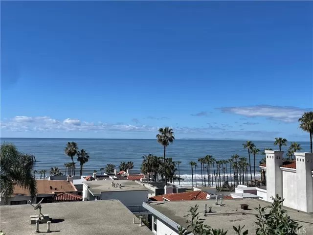 MLS: OC23047718 Condo For Sale