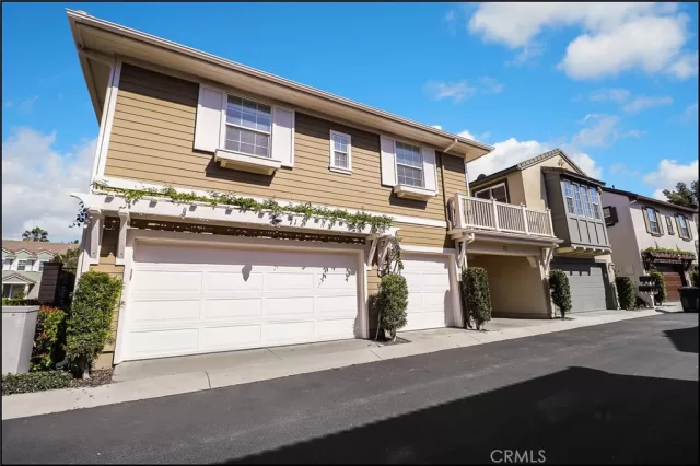 MLS: OC23048101 Condo For Sale