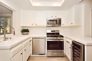 Photo #3: OC23048230 Listing