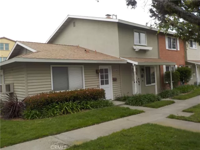 MLS: OC23048256 Condo For Sale