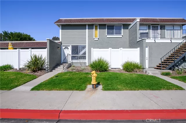 MLS: OC23048277 Condo For Sale