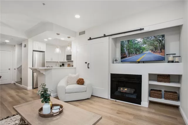 MLS: OC23048520 Condo For Sale