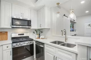 Photo #2: OC23048520 Listing 