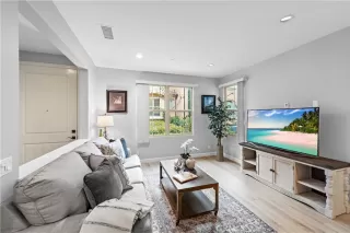 Photo #2: OC23048633 Listing