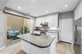 Photo #4: OC23048633 Listing