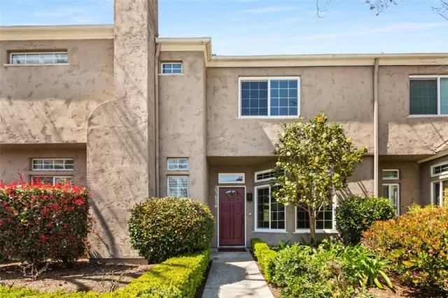 MLS: OC23048714 Condo For Sale