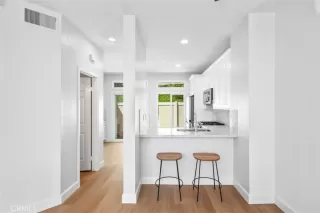 Photo #3: OC23048714 Listing 