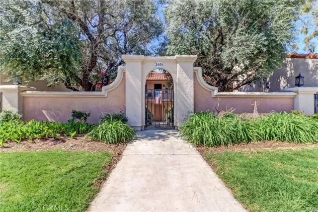 MLS: OC23048837 Condo For Sale