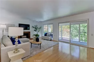 Photo #3: OC23048837 Listing