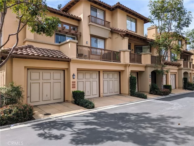 MLS: OC23048981 Condo For Sale